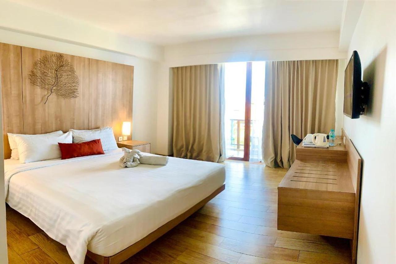 Grand Zuri Kuta Bali Hotel Exterior photo