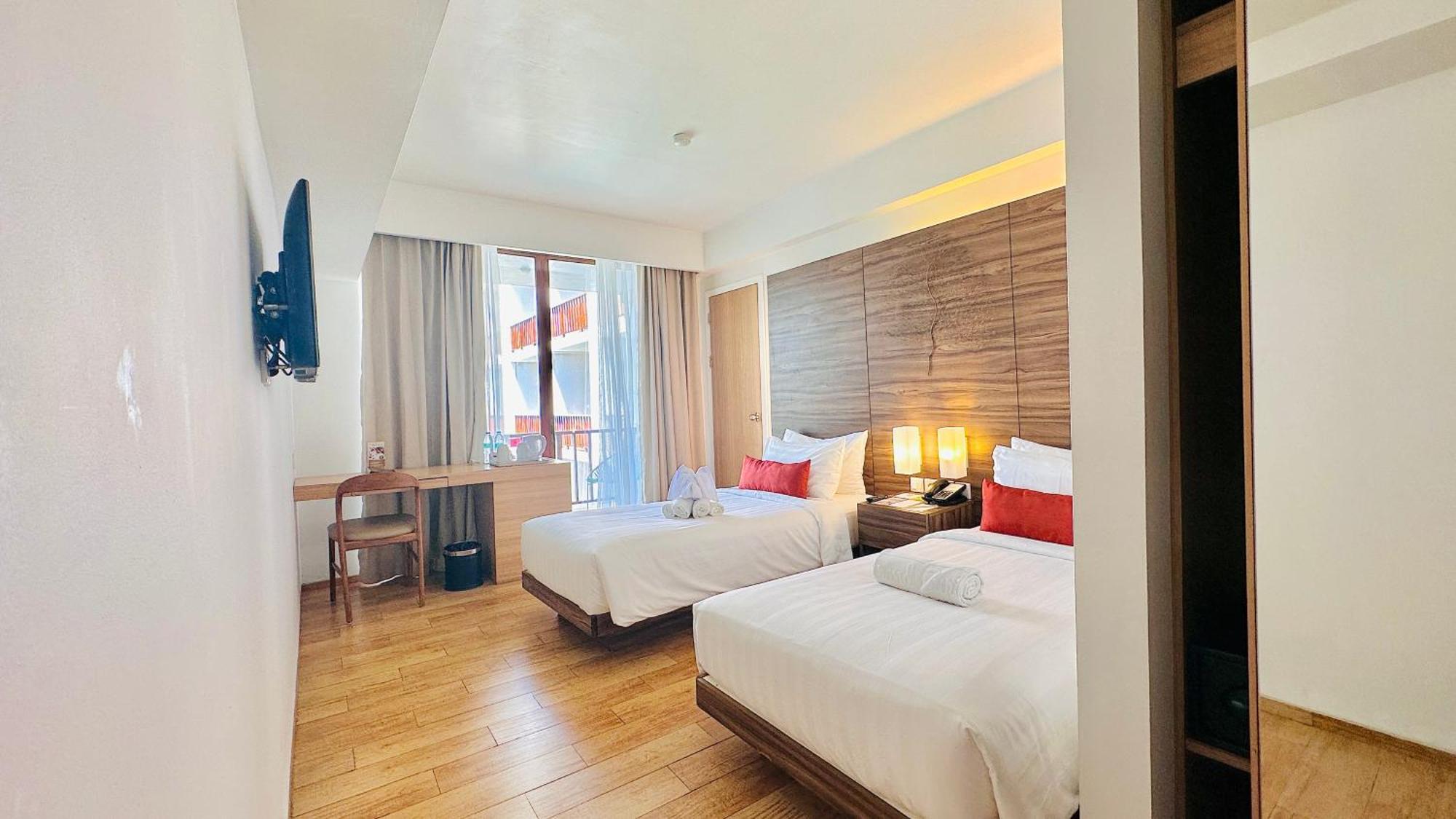 Grand Zuri Kuta Bali Hotel Exterior photo