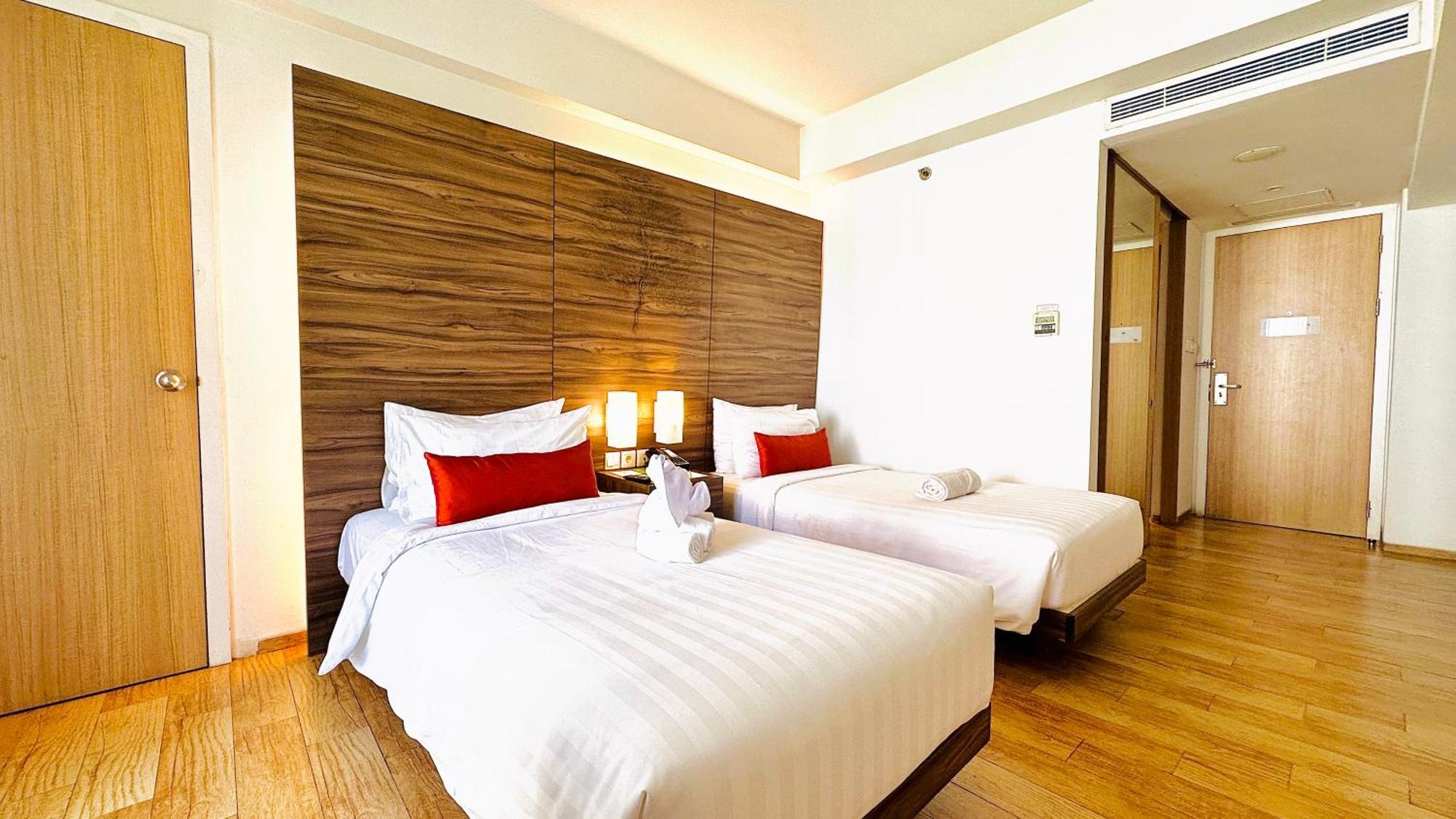 Grand Zuri Kuta Bali Hotel Exterior photo
