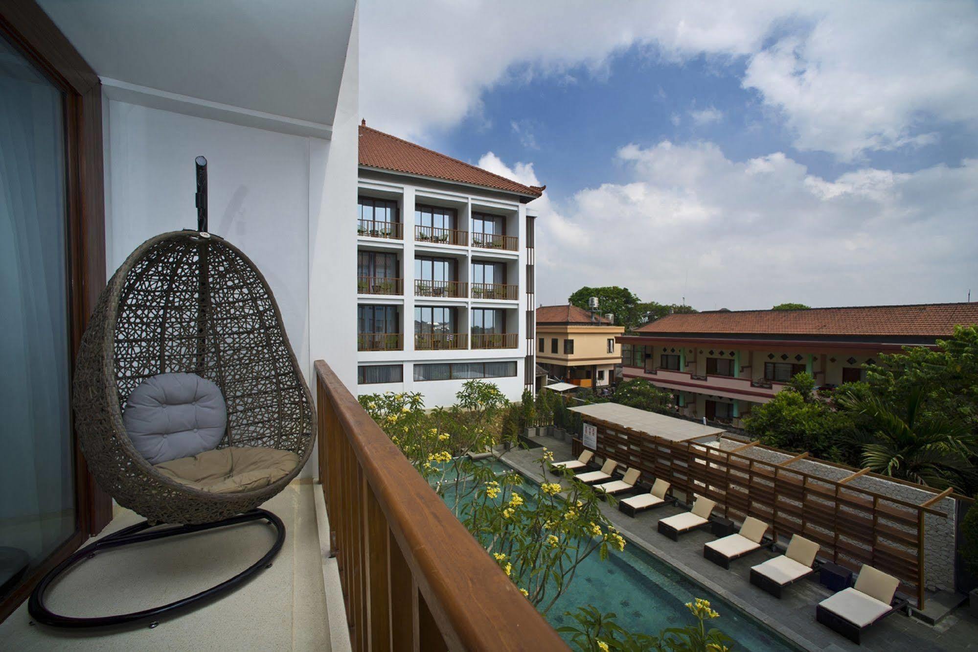 Grand Zuri Kuta Bali Hotel Exterior photo