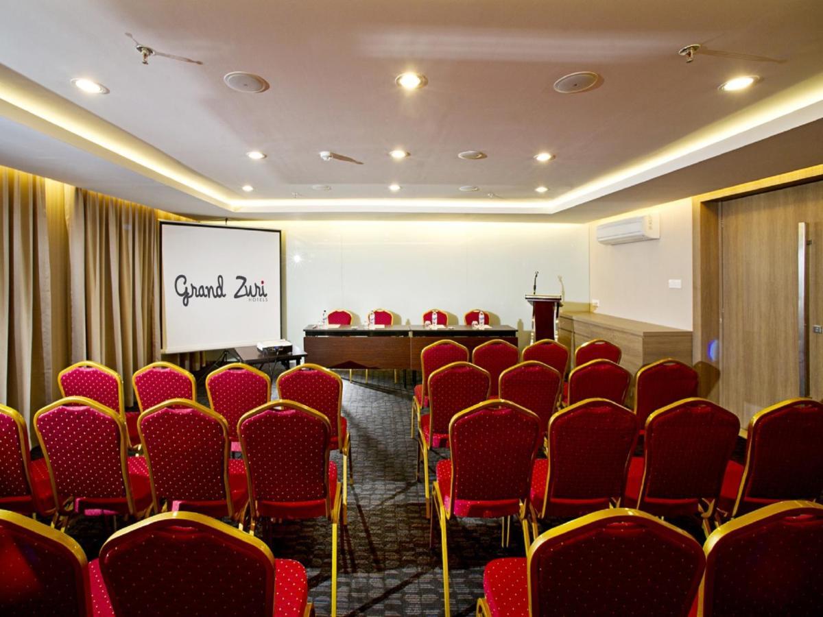 Grand Zuri Kuta Bali Hotel Exterior photo